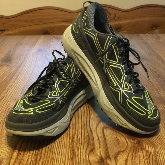 hoka walking tennis shoes